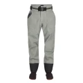 Spodniobuty Simms Freestone Pant Smoke – na manekinie, pod kątem