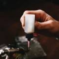 Aplikator do lakieru Loon Applicator Bottle Cap & Needles 2.webp