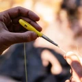 Przyrząd do węzłów Loon Ergo Knot Tool – Yellow 6.webp