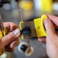 Grzebień do podszerstka Loon Ergo Underfur Comb – Yellow 3.webp