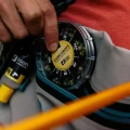 Śruciny cynowe w dozowniku Loon Tin Drop - 6 Division – Black 6.webp