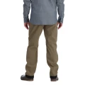 Spodnie softshell Simms Rogue Pant Dark Stone – na sylwetce, z boku