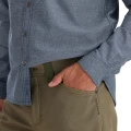 Spodnie softshell Simms Rogue Pant Dark Stone – kieszeń na dłonie z bliska