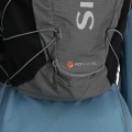 Kamizelka wędkarska Simms Flyweight Vest Pack Smoke – napis Flyweight 15L