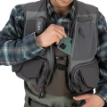Kamizelka wędkarska Simms Freestone Vest Pewter – kieszeń na telefon