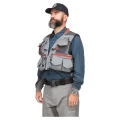Kamizelka wędkarska Simms Guide Vest Steel – na sylwetce, przód