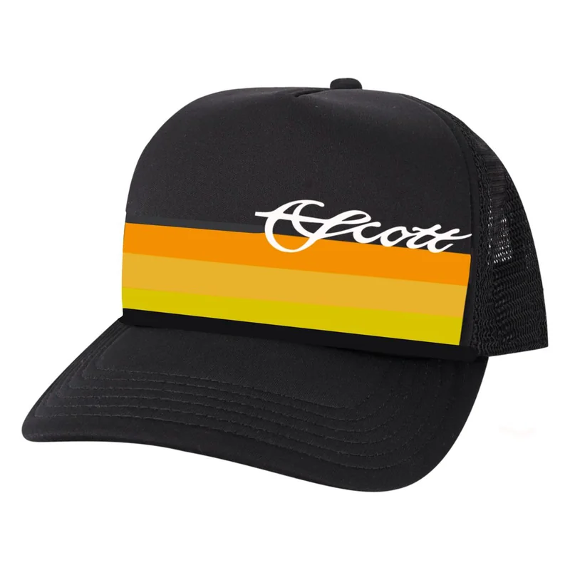 Czapka trucker Scott z białym logo – czarna