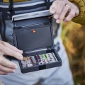 Pudełko muchowe na piersi Smith Creek FlyVue z lupą, ujęcie 11