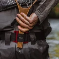 Uchwyt do podbieraka na pas Smith Creek Net Holster – Red, ujęcie 2