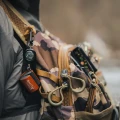 Uchwyt do wędki Smith Creek Rod Clip+ z linką zwijaną – Orange, ujęcie 3
