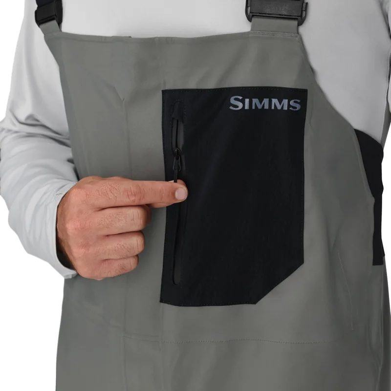 Spodnie przeciwdeszczowe Simms Vapor Elite Bib Gunmetal – kieszeń piersiowa na zamek