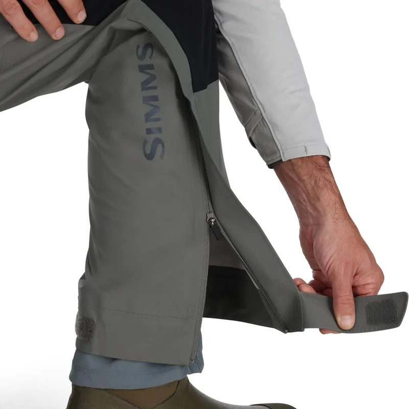 Spodnie przeciwdeszczowe Simms Vapor Elite Bib Gunmetal – zamki 38 cm przy nogawkach