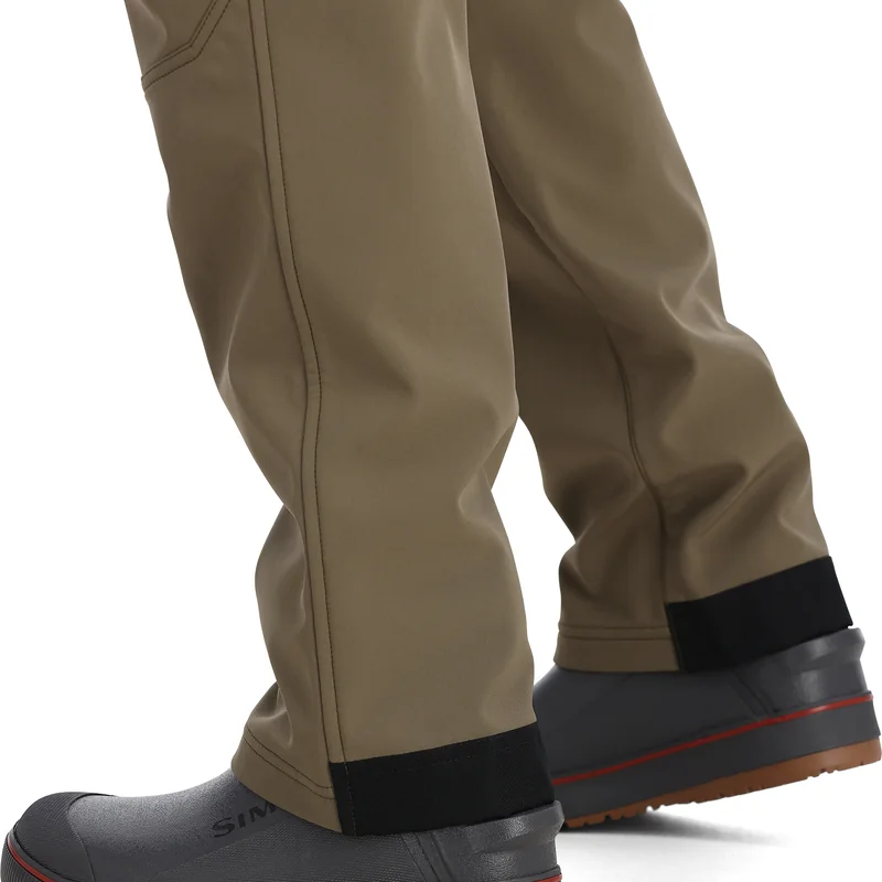 Spodnie softshell Simms Rogue Pant Dark Stone – wzmocniony dół nogawki
