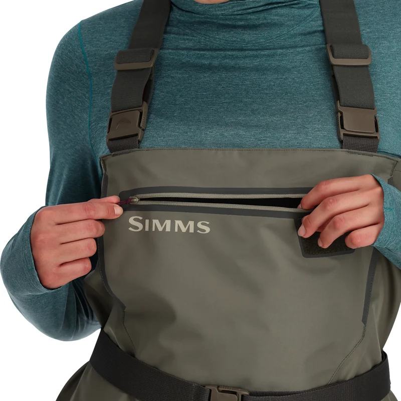 Wodery damskie Simms Women's Tributary Stockingfoot Basalt – kieszeń na piersi