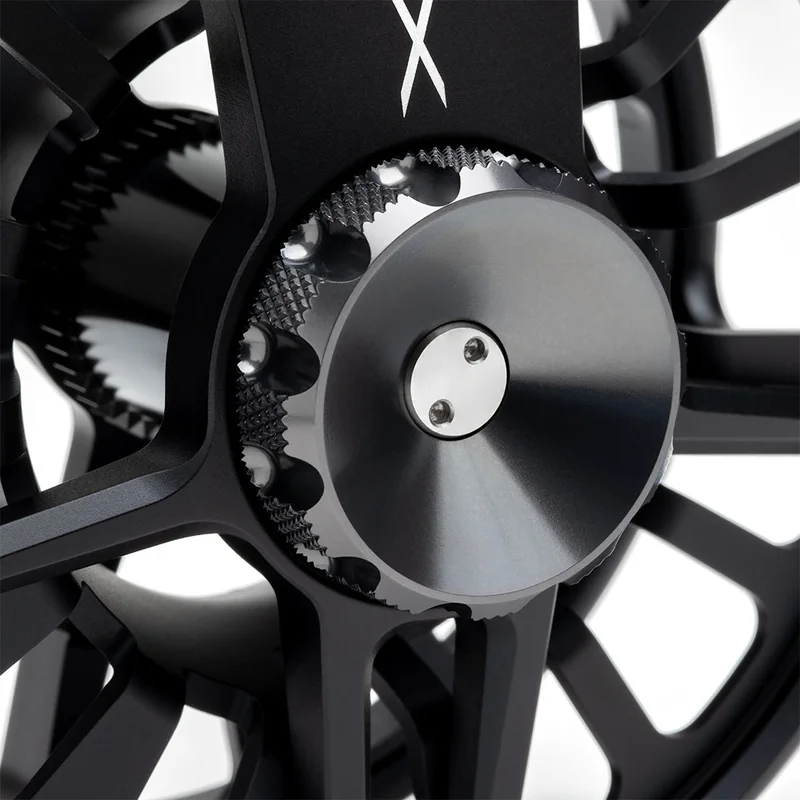 Kołowrotek muchowy Lamson ARX II – pokrętło hamulca z bliska